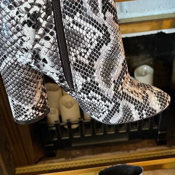 Marc Fisher Bag & Boots - Picture 9 of 15